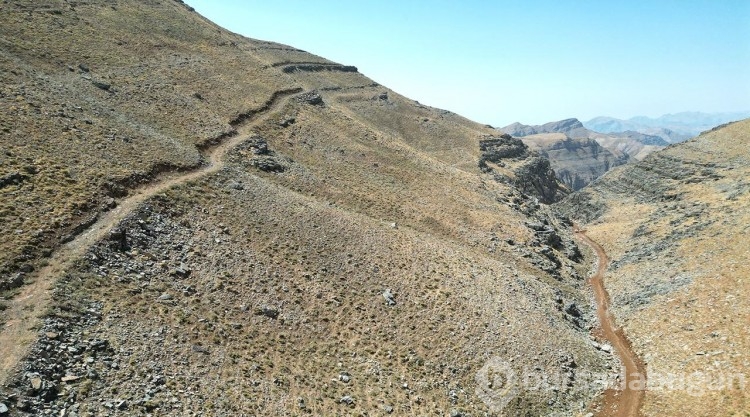 Terörün yerini huzura bıraktığı dağlarda yayla yolları açılıyor