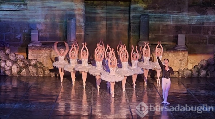 30. Uluslararası Aspendos Opera ve Bale Festivali'nde "Kuğu Gölü" balesi sahnelendi