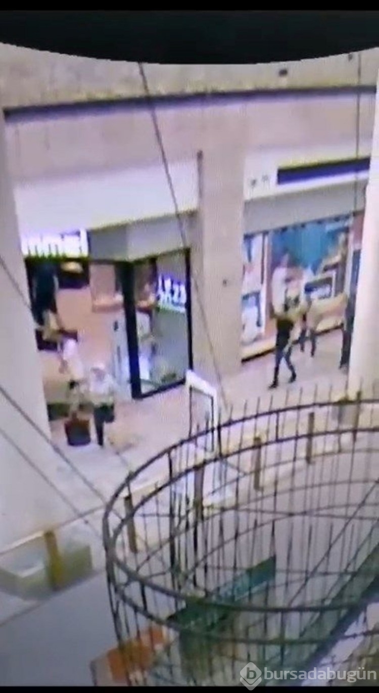 Teröristin çantasındaki patlamanın görüntüsü ortaya çıktı (AVM'de mağazanın içine bırakacaktı)