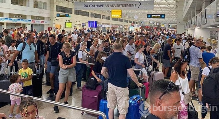 Antalya Havalimanı'na günde 80 uçak iniyor..
