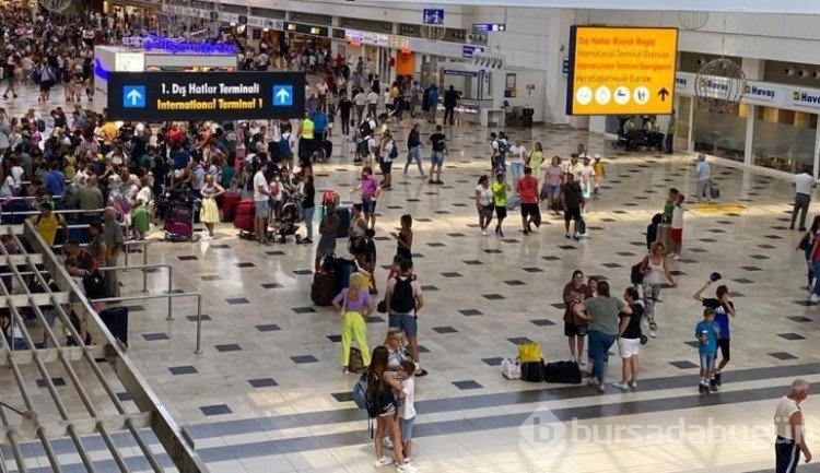 Antalya Havalimanı'na günde 80 uçak iniyor..
