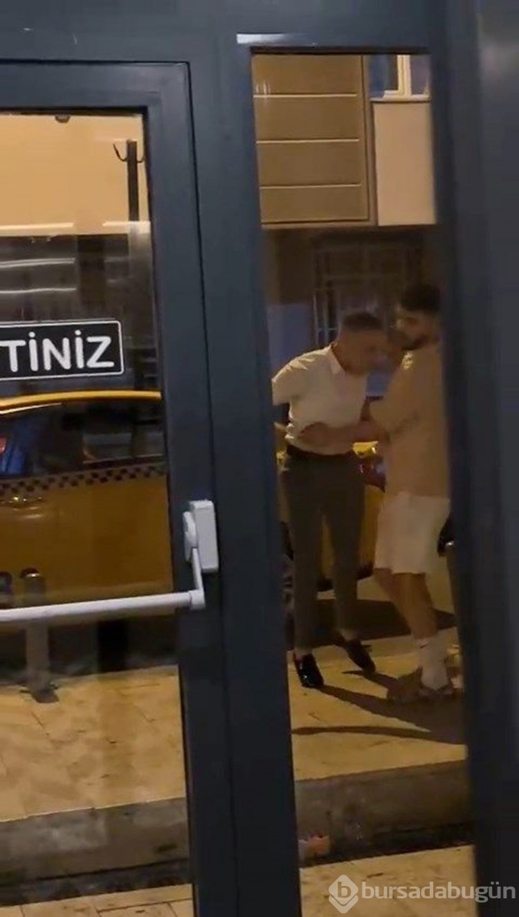 Kısa mesafe tartışması kavgaya dönüştü | Taksici kafa attı