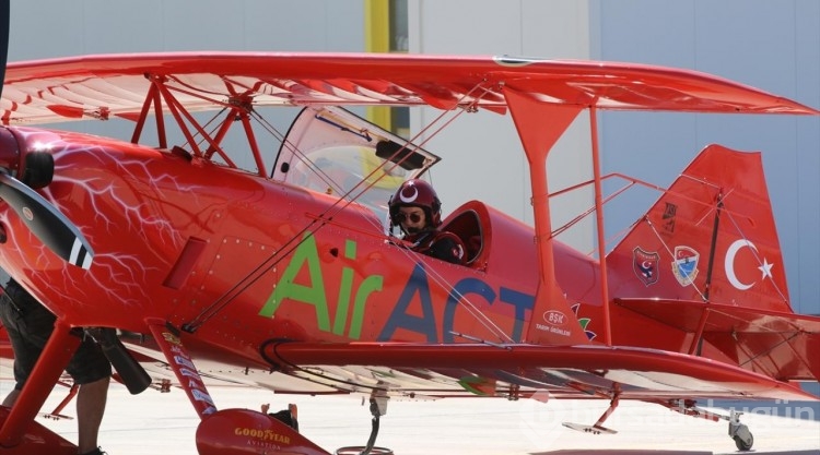 Türk kadın akrobasi pilotu 2024'te yurt dışı uçuş gösterilerini artırmayı hedefliyor