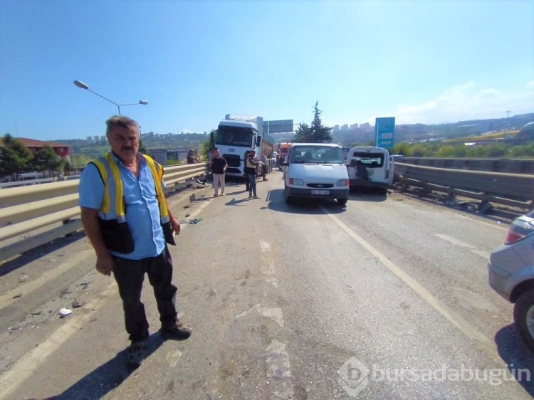 5 aracın karıştığı zincirleme kaza: 2 yaralı
