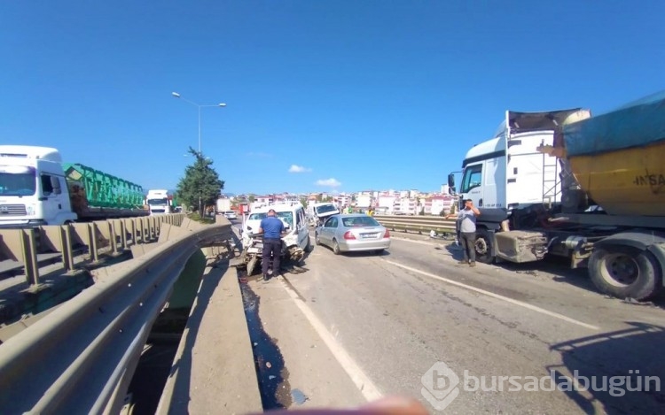 5 aracın karıştığı zincirleme kaza: 2 yaralı