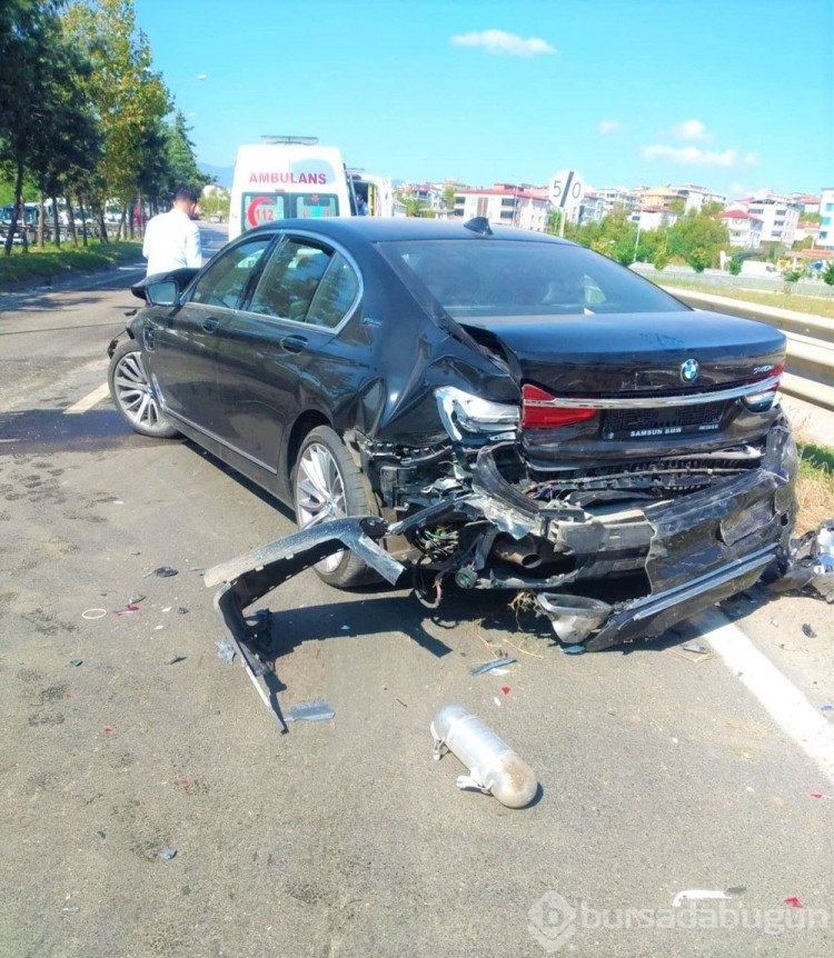 5 aracın karıştığı zincirleme kaza: 2 yaralı