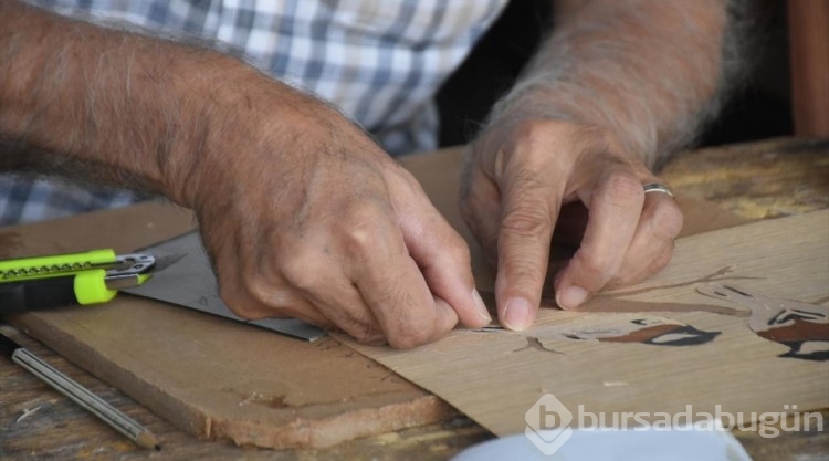 Kerküklü 65 yıllık ahşap kakma ustası, ömrünü verdiği sanatın kaybolmasından endişeli