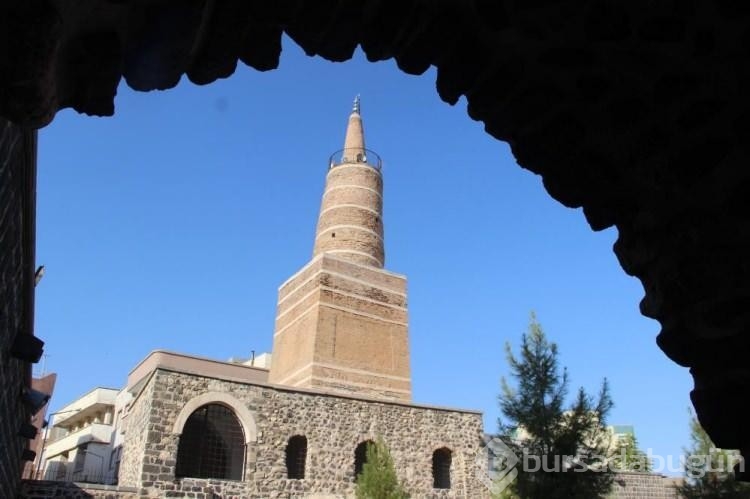 Sahabelerin eliyle camiye çevrildi, 14 asırdır dimdik ayakta
