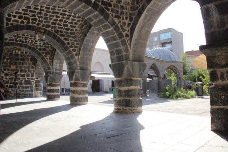 Sahabelerin eliyle camiye çevrildi, 14 asırdır dimdik ayakta
