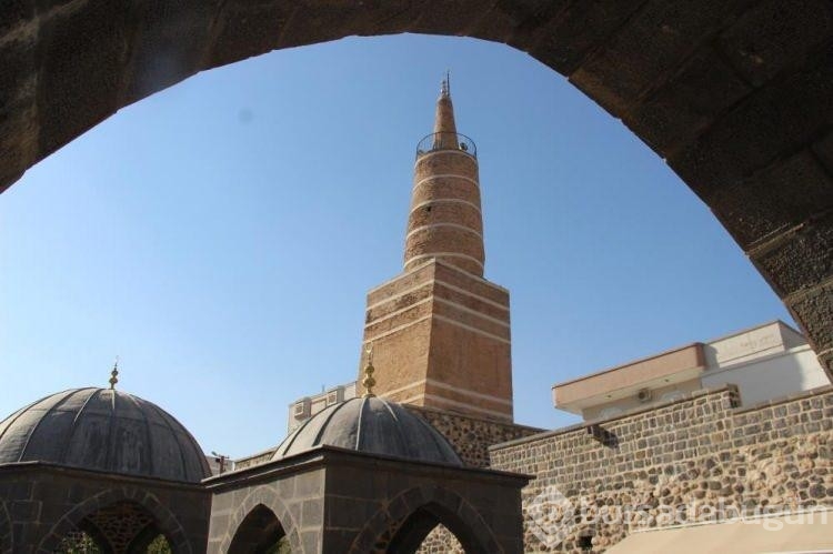 Sahabelerin eliyle camiye çevrildi, 14 asırdır dimdik ayakta
