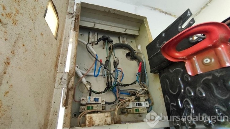 Kiracıya "elektrik sayacı" zulmü! Sayacı depoya taşıyıp kapısına çifte kilit vurdular
