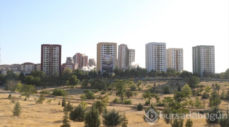 15 katlı 9 bina aynı anda patlayıcıyla yıkıldı
