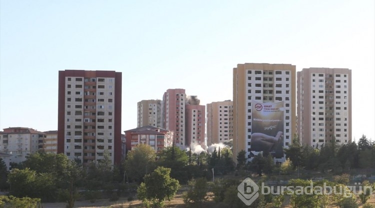 15 katlı 9 bina aynı anda patlayıcıyla yıkıldı
