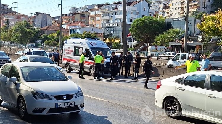 Polis minibüsleri zincirleme kazaya karıştı: 5 yaralı
