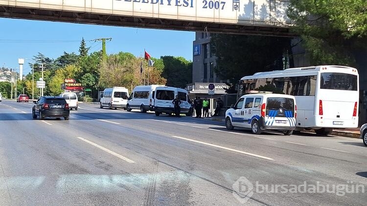 Polis minibüsleri zincirleme kazaya karıştı: 5 yaralı
