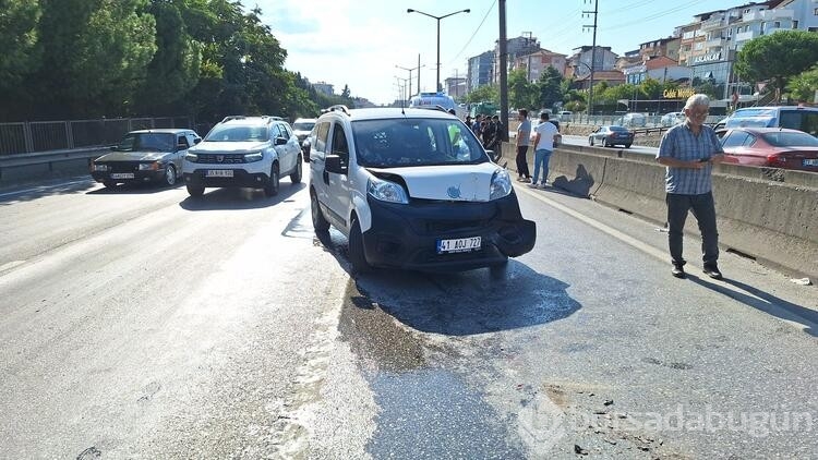 Polis minibüsleri zincirleme kazaya karıştı: 5 yaralı
