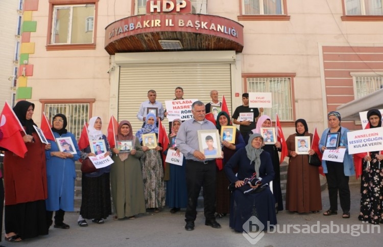 Diyarbakır'da evlat nöbetine bir aile daha katıldı