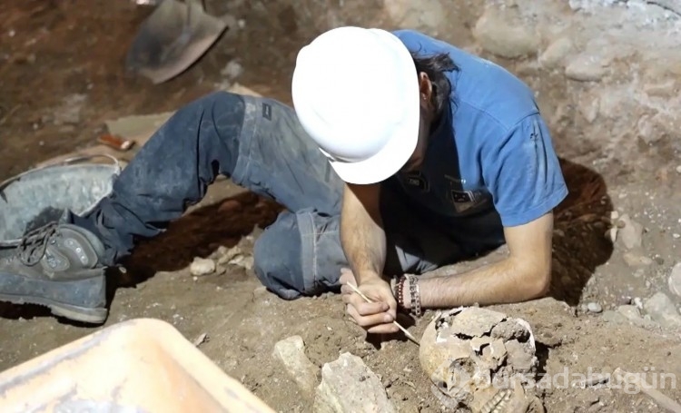 Binanın zemininde mezarlık bulundu: 150 Müslüman gömülmüş!