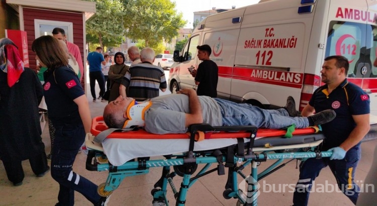 Bursa'da motosiklet yayaya çarptı! 2 yaralı