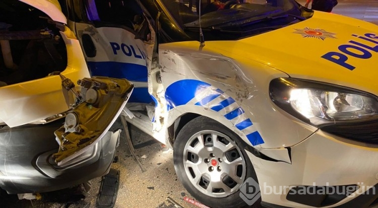 Bursa'da polis aracı ile servis minibüsü ve taksi çarpıştı! 6 yaralı