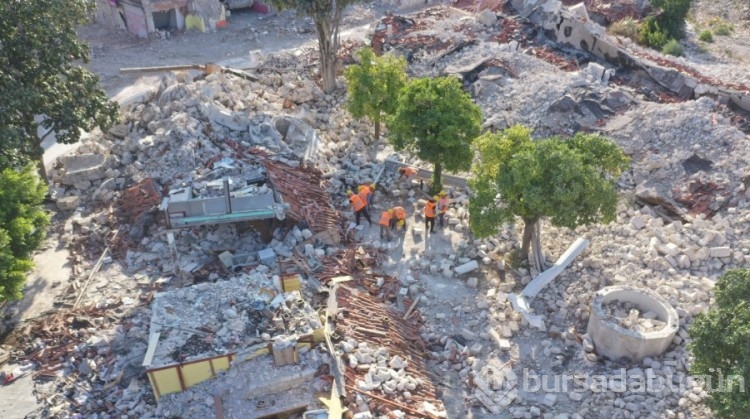 Büyükşehir deprem bölgesinde çalışmalarını sürdürüyor
