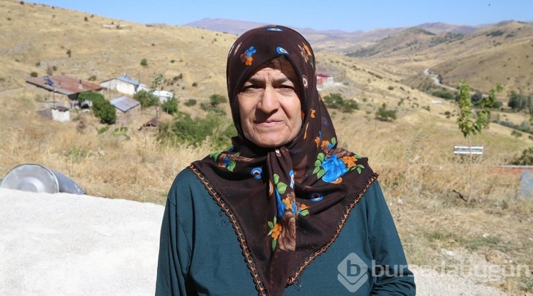 Deprem sonrası 'ölü' olarak kayıtlara geçti, yaşadığını ispatlamaya çalışıyor