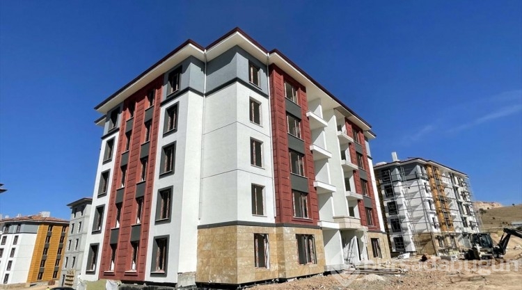 Depremden etkilenen Elazığ'da kalıcı konutlar yükseliyor
