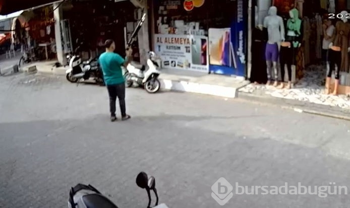 Cinayet anı kamerada! Haraç vermeyen esnafı öldürdü!