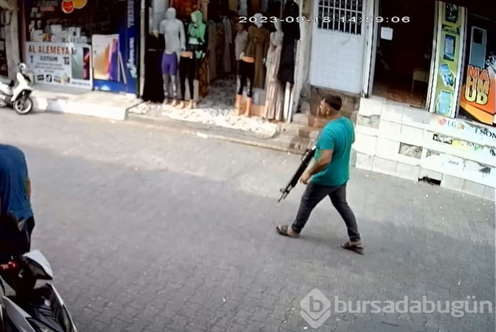 Cinayet anı kamerada! Haraç vermeyen esnafı öldürdü!