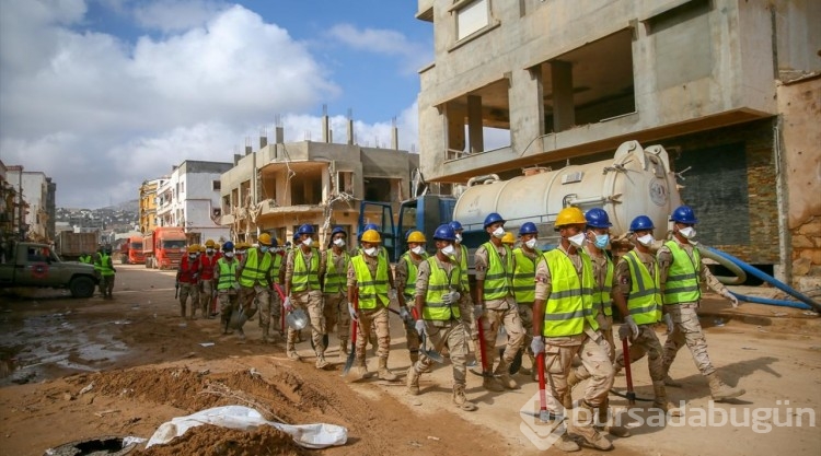 Türkiye'nin "iyilik hareketi" Libya'daki afetin acısını hafifletmeye çalışıyor
