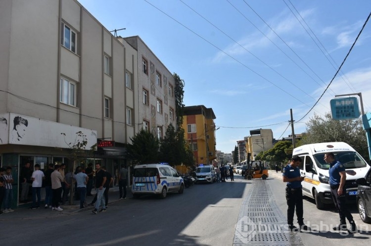 İzmir'de maskeli kuyumcu soygunu: 1 yaralı
