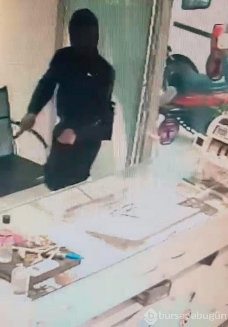 İzmir'de maskeli kuyumcu soygunu: 1 yaralı