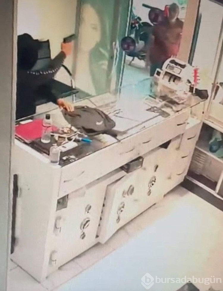 İzmir'de maskeli kuyumcu soygunu: 1 yaralı