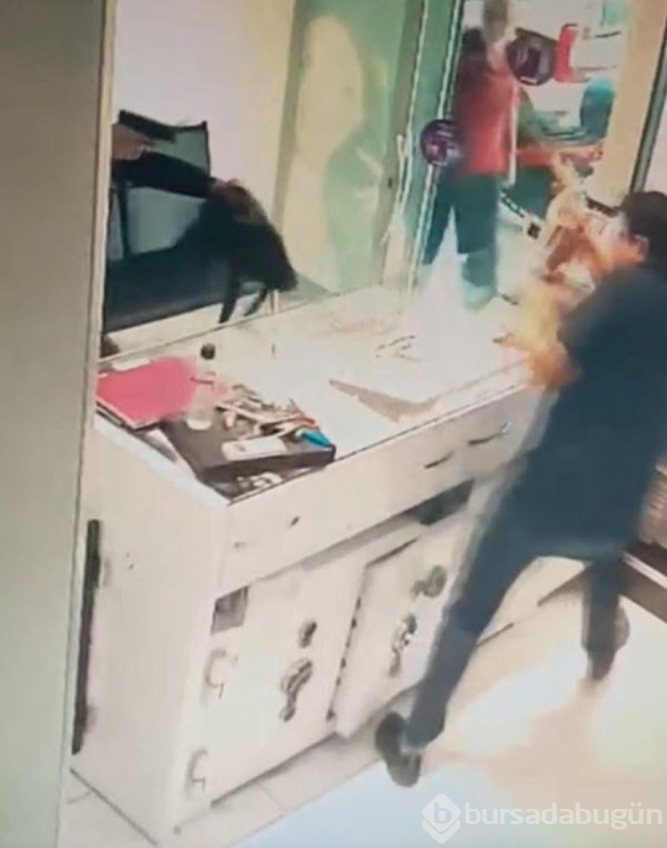 İzmir'de maskeli kuyumcu soygunu: 1 yaralı