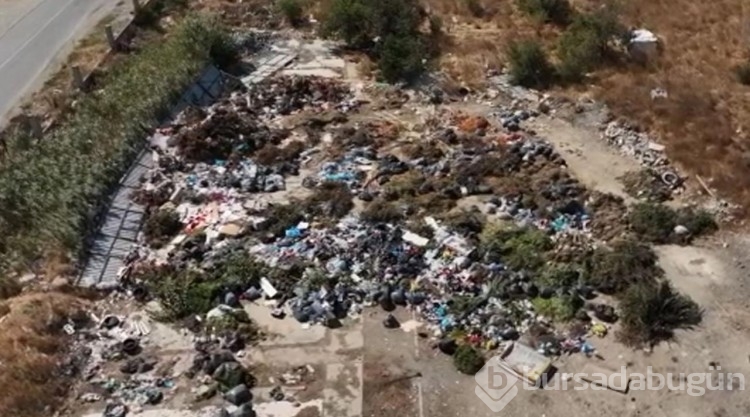 Beylikdüzü'nde araziye dökülen çöpler tepkilere yol açtı
