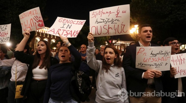 Ermenistan'da binlerce insan sokakta