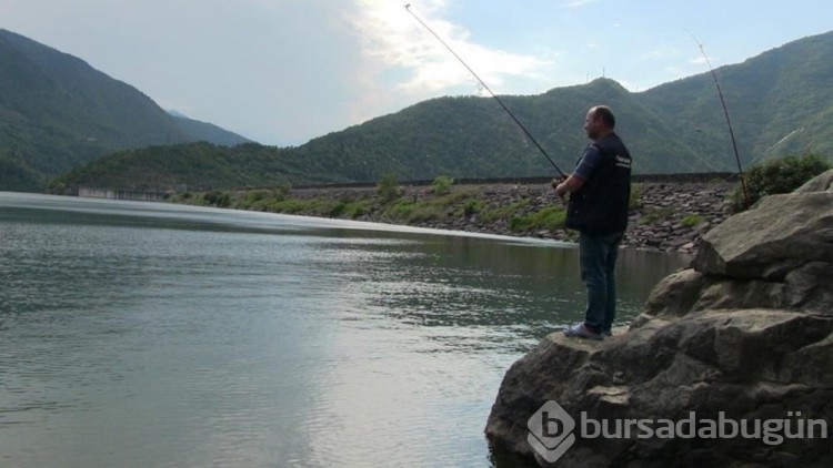 Baraj gölünde balık kafesi yırtıldı