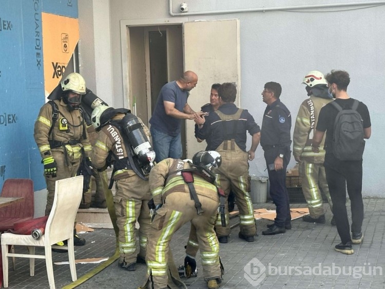 Üsküdar'da boya deposunda yangın çıktı