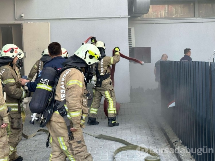 Üsküdar'da boya deposunda yangın çıktı