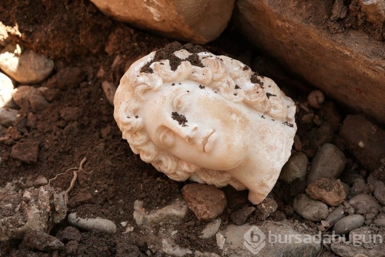 Bartın'daki kazılarda Büyük İskender heykelinin başı bulundu
