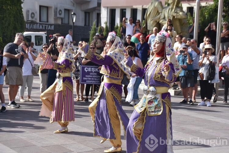 Çeşme'de 'Akdeniz' temalı festival şenlik havasında başladı