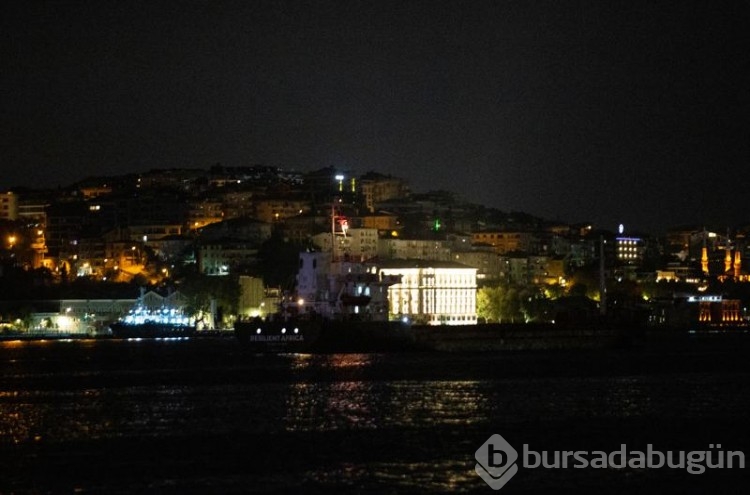 Ukrayna'dan gelen tahıl gemisi İstanbul Boğazı'ndan geçti
