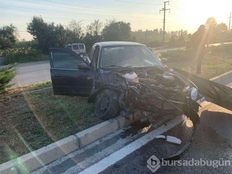 Otomobil, öğrenci servisi ile çarpıştı: 5 yaralı