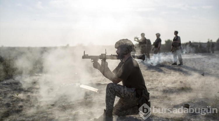 Ukrayna ordusu Donbas bölgesinde askeri eğitimlerini sürdürüyor