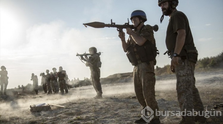 Ukrayna ordusu Donbas bölgesinde askeri eğitimlerini sürdürüyor