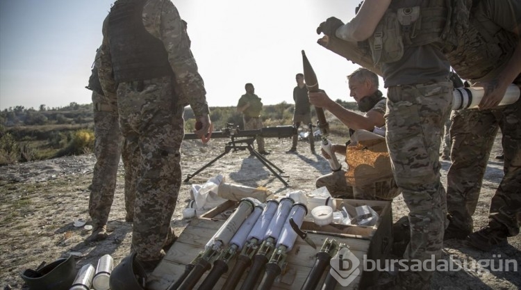 Ukrayna ordusu Donbas bölgesinde askeri eğitimlerini sürdürüyor