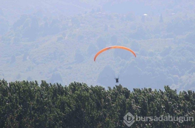 Adrenalin tutkunları gökyüzünün tadını çıkartıyor