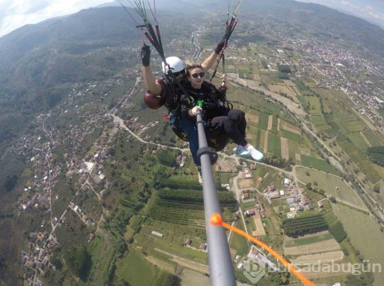 Adrenalin tutkunları gökyüzünün tadını çıkartıyor
