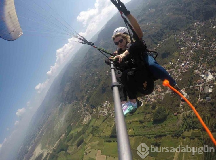 Adrenalin tutkunları gökyüzünün tadını çıkartıyor
