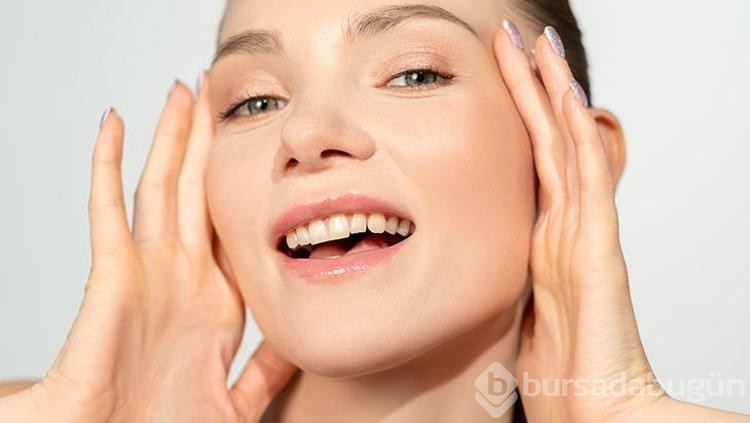 Ünlü model yüzünü bebek gibi yapan sırrı paylaştı!